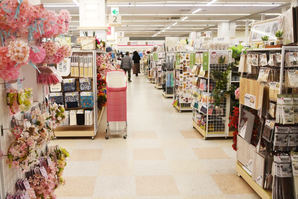 Intérieur d'un 100 yen shop